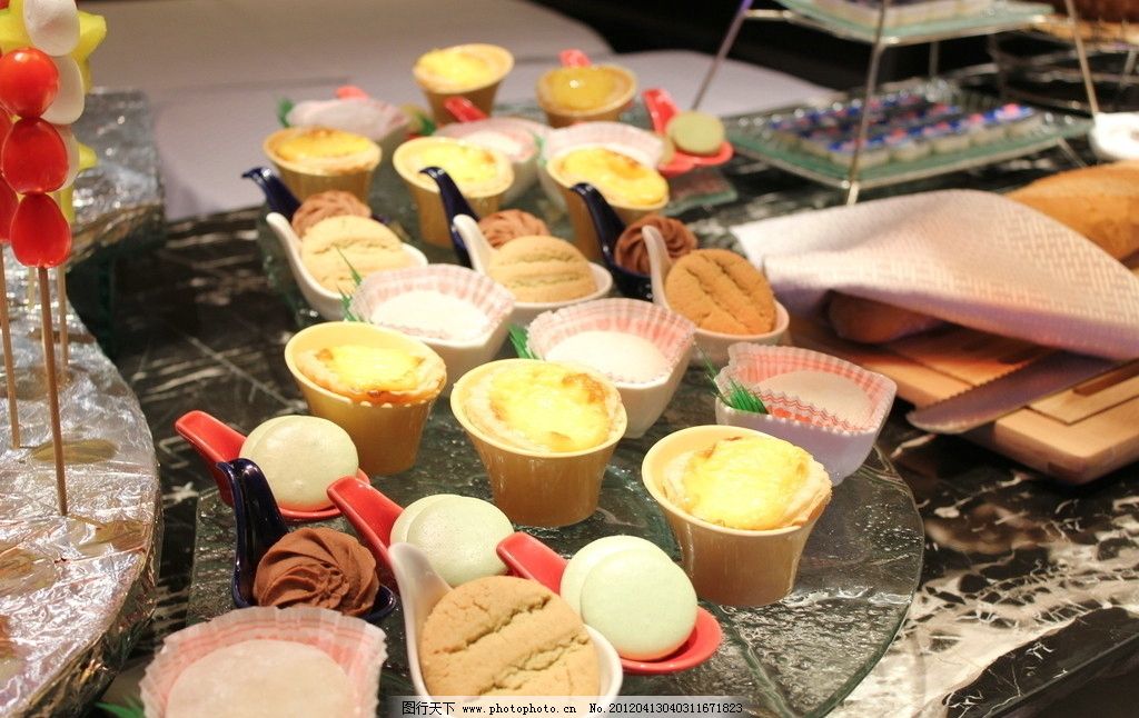 西餐自助餐中的诱人小吃 一场视觉与味蕾的盛宴